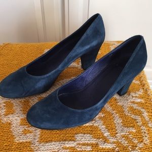 Fred De la Bretoniere suede high heels